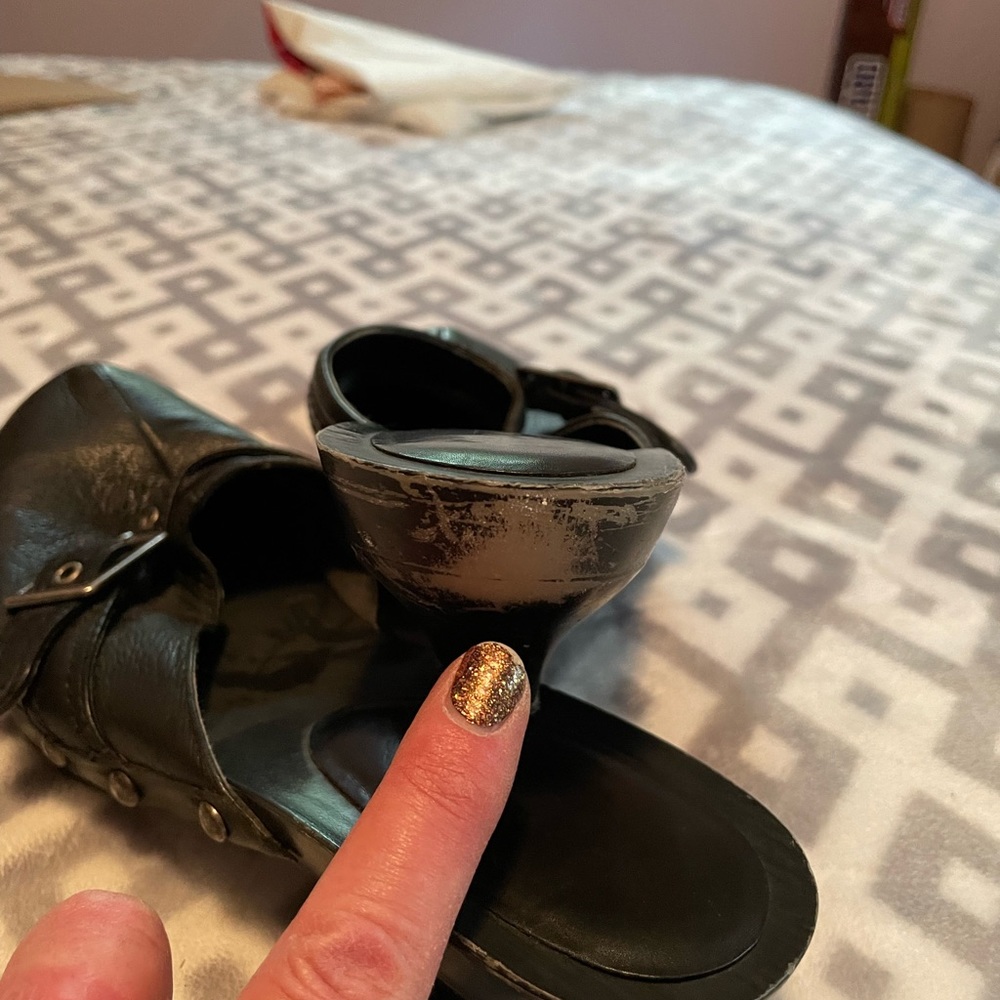 Vera Wang Size 10 Black Mules. 1 inch heel. Very comfy. Dress up or down. - Picture 4 of 5